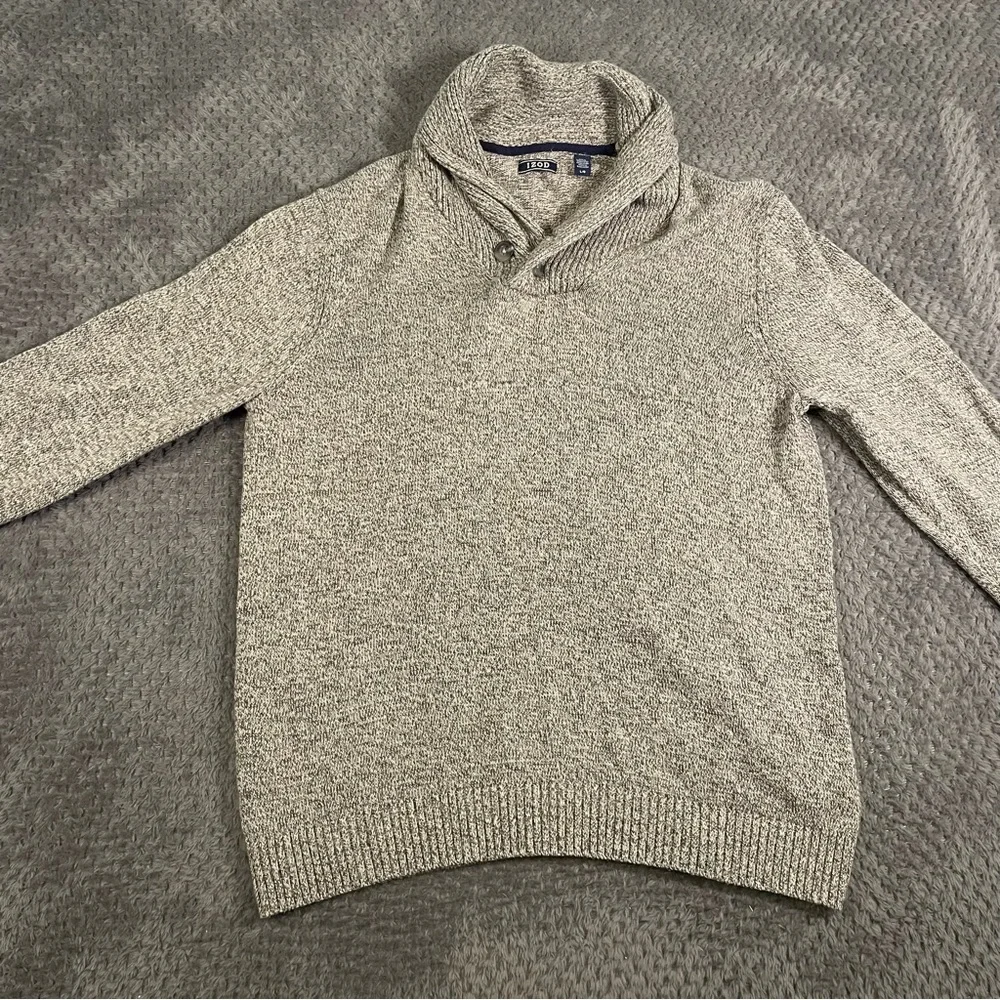 IZOD‎ Shawl Collar Men’s Beige Pullover Sweater Long Sleeve size Large Buttons - Picture 2 of 10
